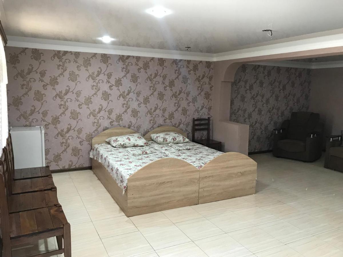 Гостевой Дом "Амза" Bed & Breakfast Tqvarcheli Exterior photo